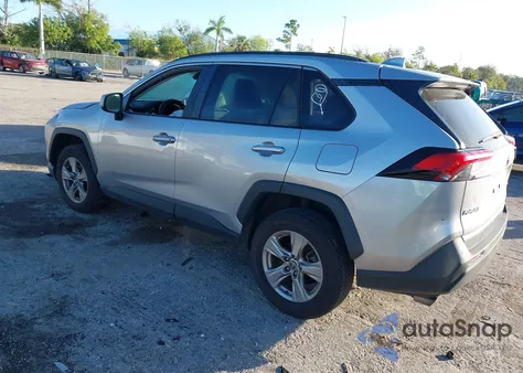 2023 Toyota Rav4 Xle z USA, uszkodzony, nr VIN 2T3W1RFV3PC235871